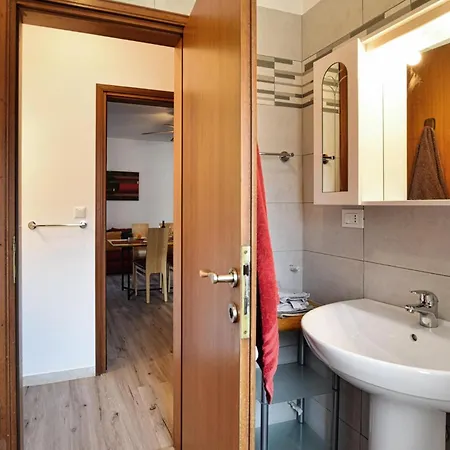 1 Bedroom Lovely In * גראדו