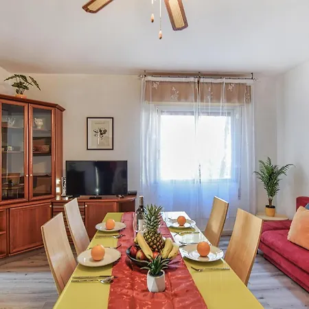 1 Bedroom Lovely In Apartamento Grado
