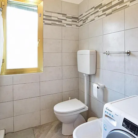 1 Bedroom Lovely In Apartamento