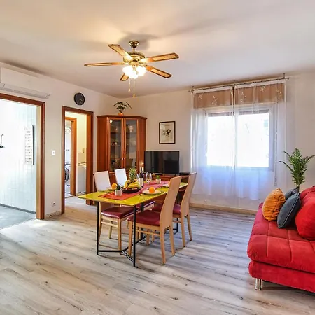 Apartamento 1 Bedroom Lovely In
